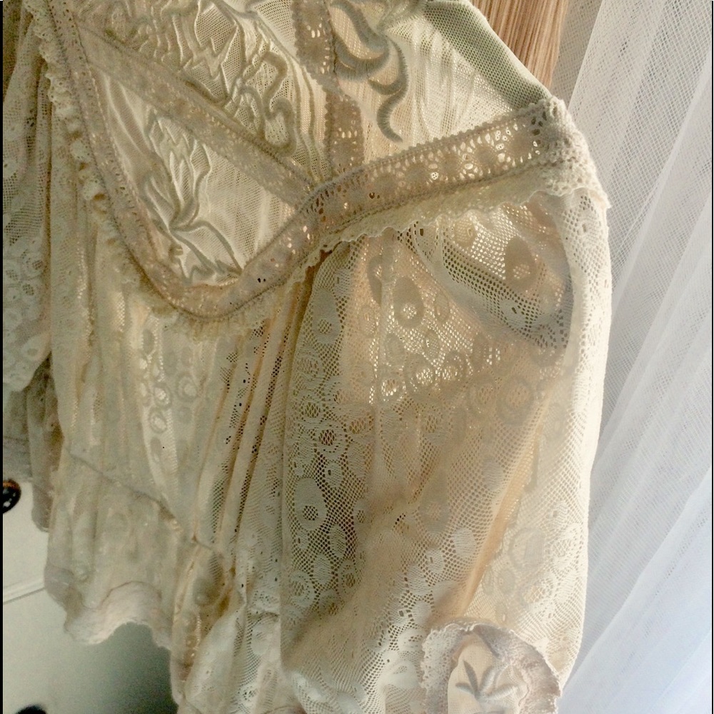 ⬇️ Vintage Nude Hip Length Romantic Wedding Jacket